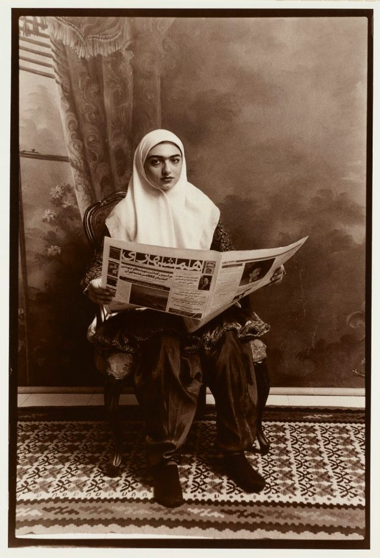 female Iranian photographer