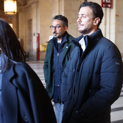La star marocaine Saad Lamjarred jugée pour un viol avec violencesLe chanteur marocain Saad Lamjarred comparaît devant la cour dassises de Paris. Il est accusé davoir violé et frappé une jeune femme dans une chambre dhôtel en 2016 en marge dun concert prévu à Paris.