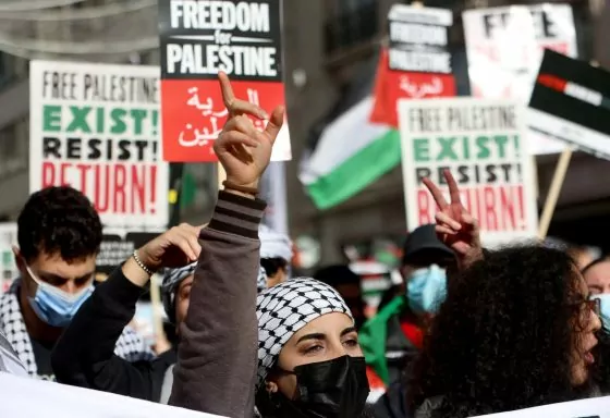 Demonstrators protest in solidarity with Palestinians, amid the ongoing conflict between Israel and the Palestinian Islamist group Hamas, in London, Britain, October 14, 2023. REUTERS/Susannah Ireland